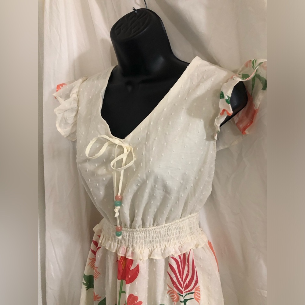 Cream multi floral‎ v-neck ruffled shoulder smocked dress size Small brand new - Picture 3 of 16